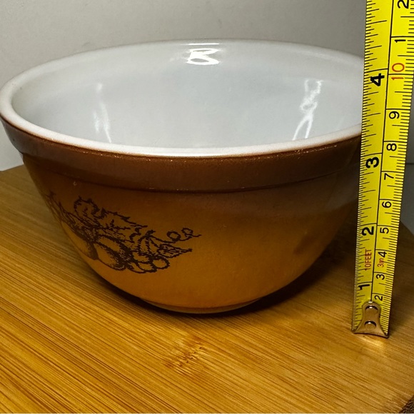 Vintage Pyrex Old Orchard Brown 401 Mixing Nesting Bowl, fruit pattern, 1.5 pint - Picture 10 of 10